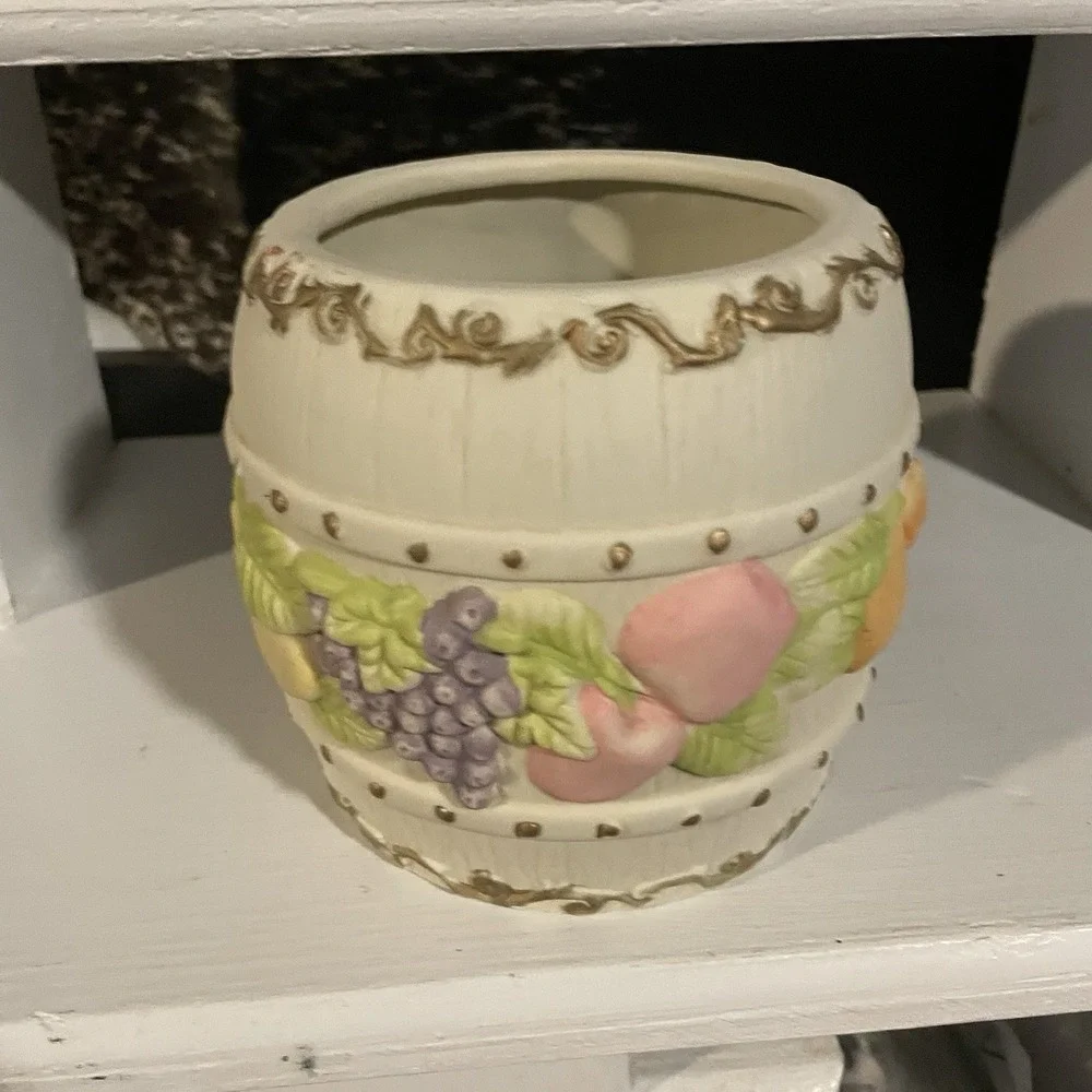 Vintage Biscuit Barrel/Cookie Jar with Raised‎ Fruit  decor  Estate